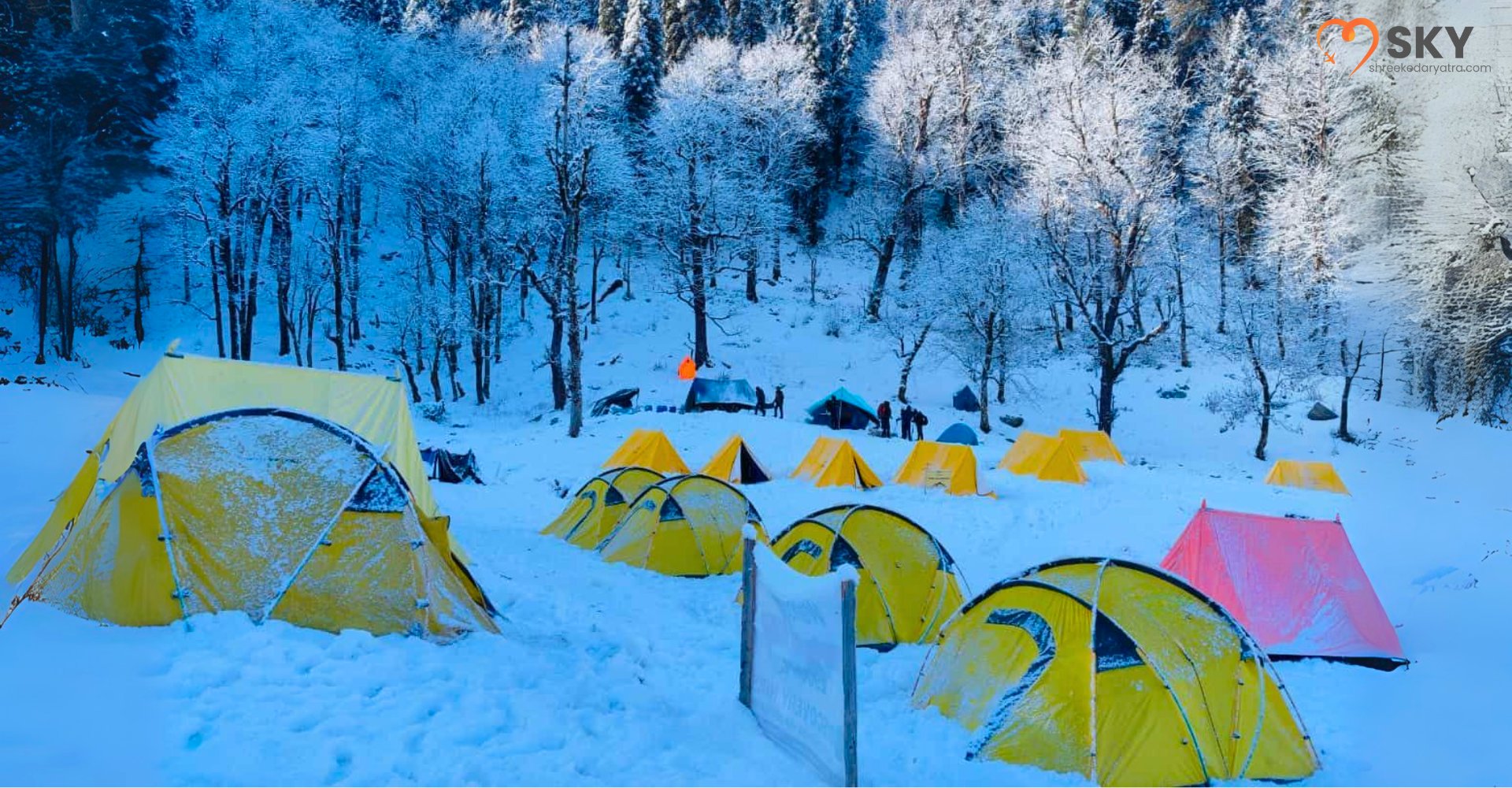 Best time to visit Kedarkantha Trek in Uttarakhand with scenic snow-clad mountains and trails