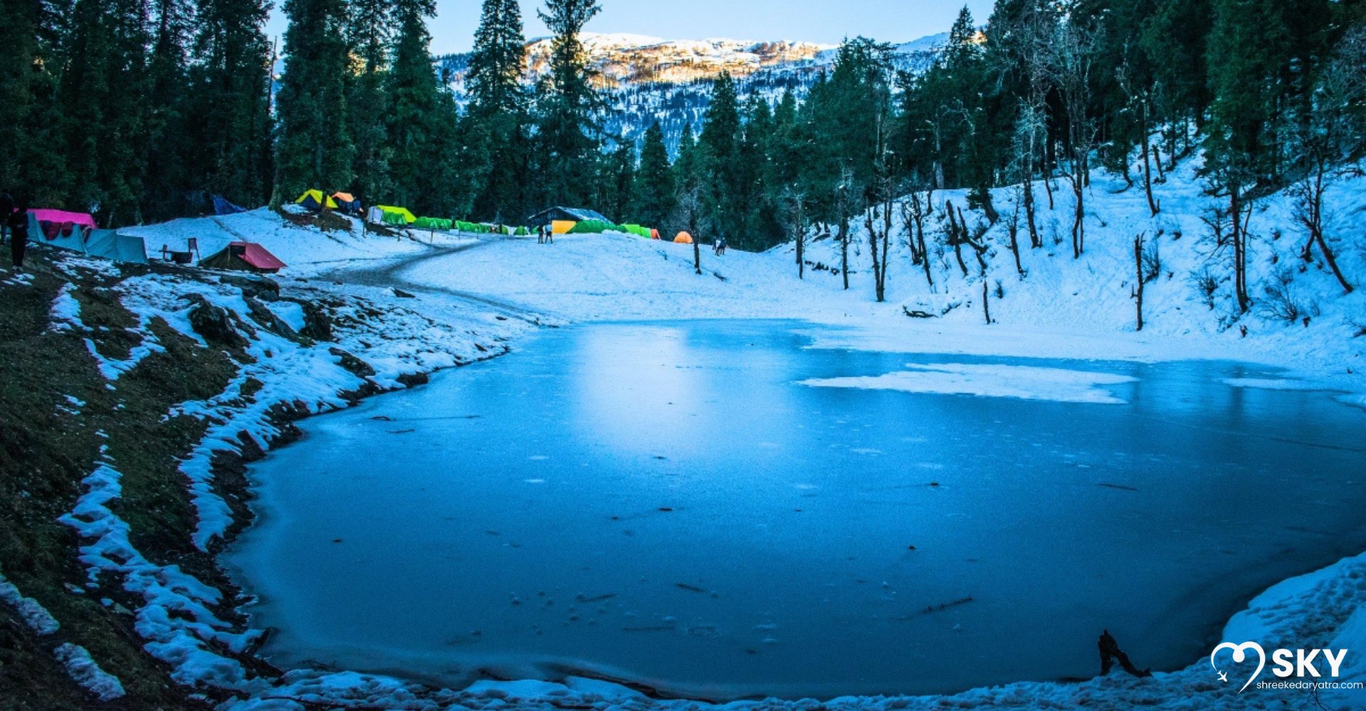 Sankri takes about 4 km for the Juda-Ka-Talab trail and has light slope and snow-covered trails